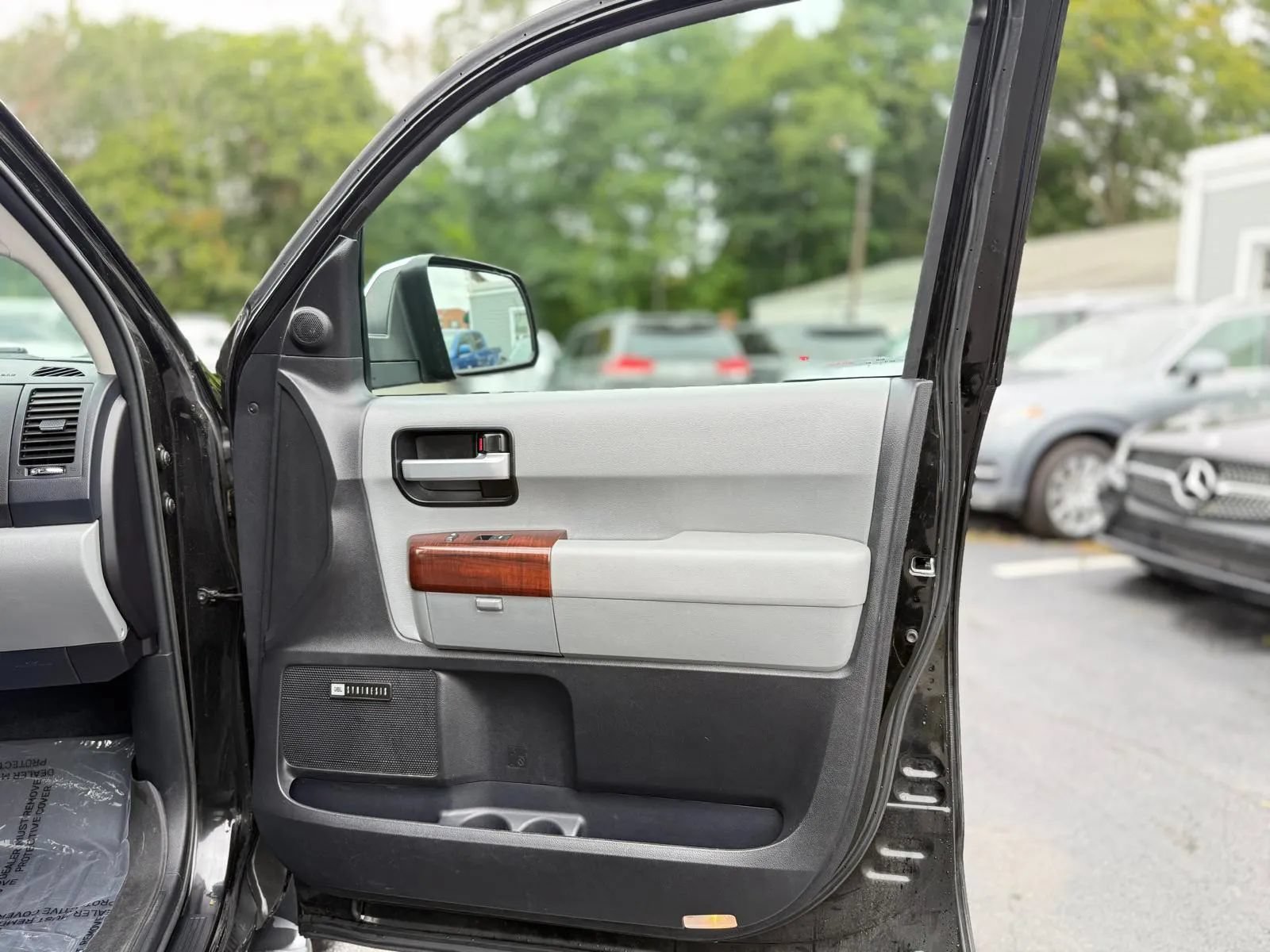 Used 2017 Toyota Sequoia Platinum AWD/4WD image 32