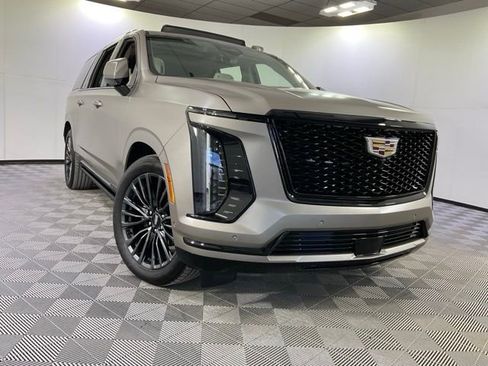 Used 2025 Cadillac Escalade ESV Sport Platinum image 8