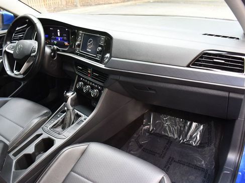 Used 2022 Volkswagen Jetta SE w/ Panoramic Sunroof Package image 31