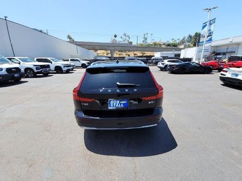 Used 2025 Volvo V60 B5 Cross Country Plus AWD/4WD image 7