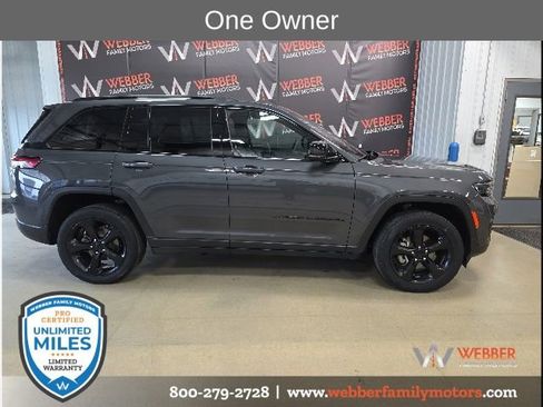 Used 2023 Jeep Grand Cherokee Altitude AWD/4WD image 3