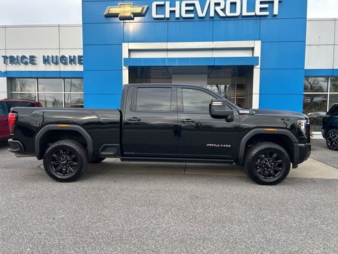 Used 2025 GMC Sierra 2500 AT4 image 3