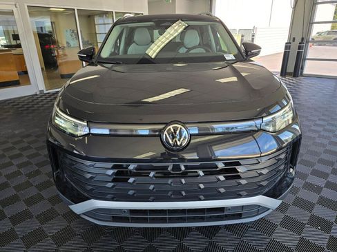New 2026 Volkswagen Tiguan SE AWD/4WD image 8