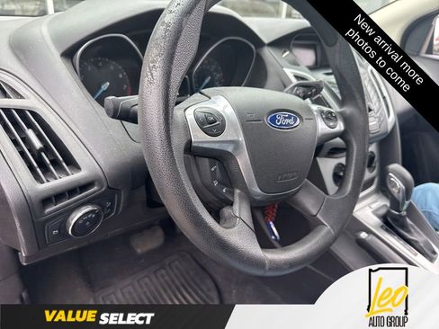 Used 2014 Ford Focus SE w/ SE Winter Package FWD image 5