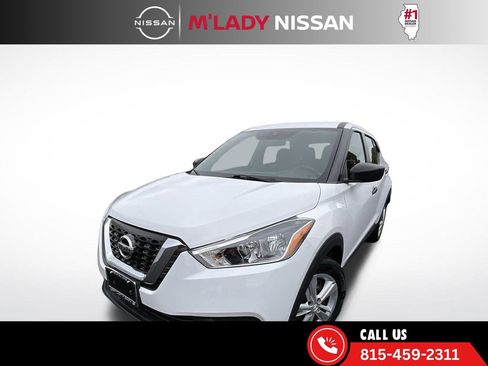 Used 2020 Nissan Kicks S image 2