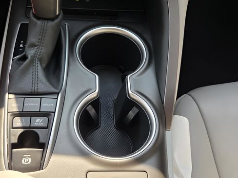 Used 2022 Toyota Camry XLE image 16