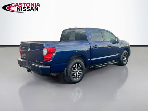 Used 2024 Nissan Titan SV w/ SV Convenience Package image 9