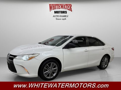 Used 2016 Toyota Camry SE FWD image 1