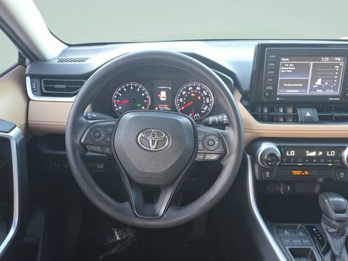 Used 2022 Toyota RAV4 XLE w/ Convenience Package FWD image 12