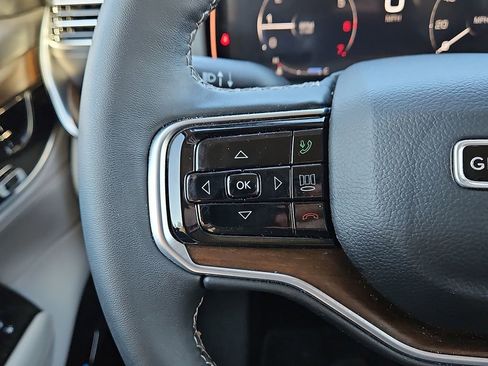 Used 2023 Jeep Grand Wagoneer L 4WD image 17