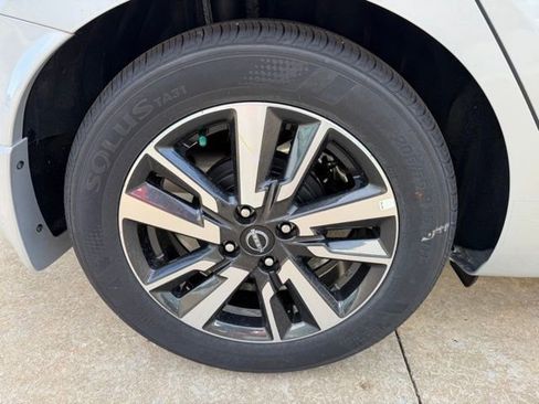 Used 2025 Nissan Versa SV w/ Trunk Package image 9