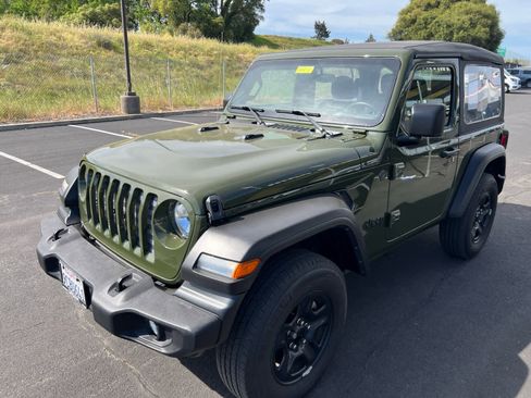 Used 2022 Jeep Wrangler Sport image 5