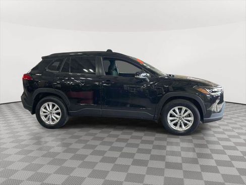 Used 2022 Toyota Corolla Cross LE w/ Moonroof Package AWD/4WD image 4