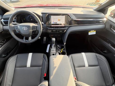 Used 2026 Toyota Camry SE FWD image 11