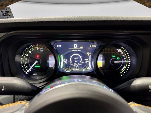 Used 2024 Jeep Wrangler Sahara image 10