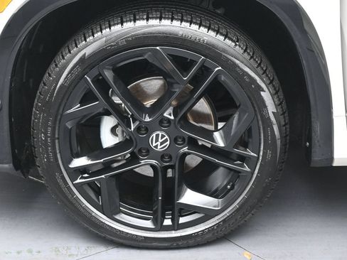 Used 2025 Volkswagen Tiguan SE R-Line FWD image 31