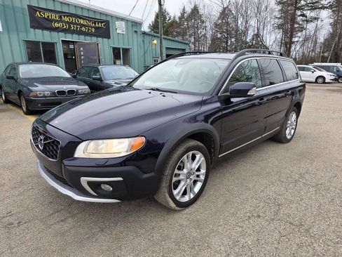 Used 2016 Volvo XC70 T5 Premier w/ Proximity Package image 2