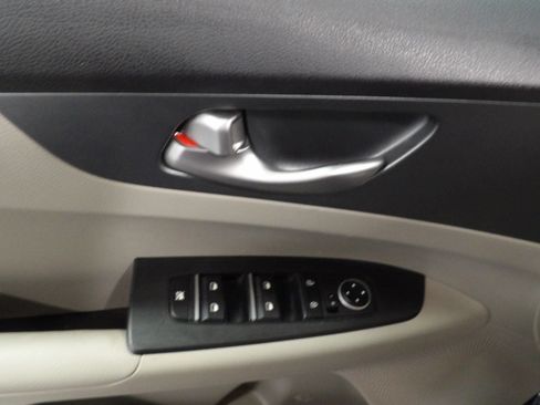 Used 2021 Kia Forte LXS FWD image 8