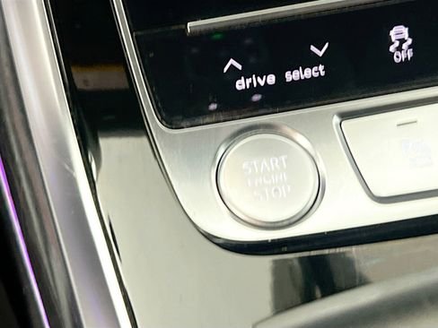 Used 2019 Audi Q8 Prestige w/ Luxury Package image 24