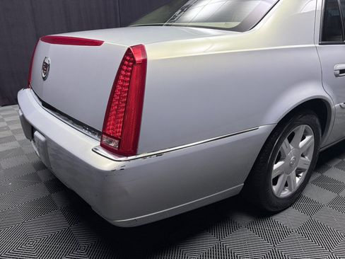 Used 2007 Cadillac DTS w/ Trunk Convenience Package FWD image 14