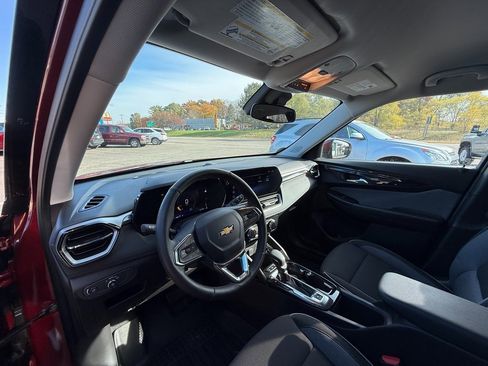 Certified 2025 Chevrolet TrailBlazer LT w/ LT Cold Weather Package image 14