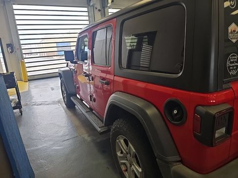 Used 2018 Jeep Wrangler Unlimited Sport S AWD/4WD image 4
