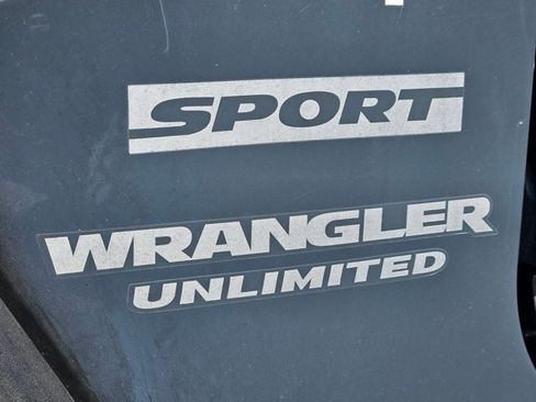 Used 2017 Jeep Wrangler Unlimited Sport w/ Connectivity Group AWD/4WD image 29