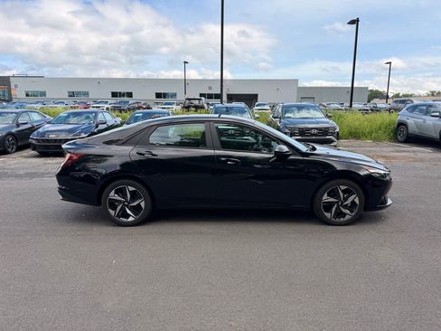 Used 2023 Hyundai Elantra SEL w/ Convenience Package FWD image 2