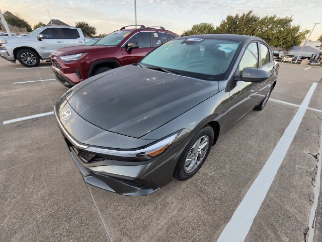 Used 2026 Hyundai Elantra SE FWD image 3