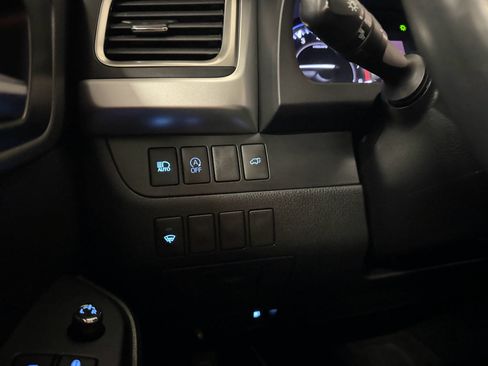 Used 2019 Toyota Highlander XLE image 16