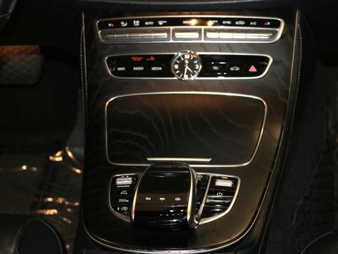Used 2020 Mercedes-Benz E 350 Sedan image 25