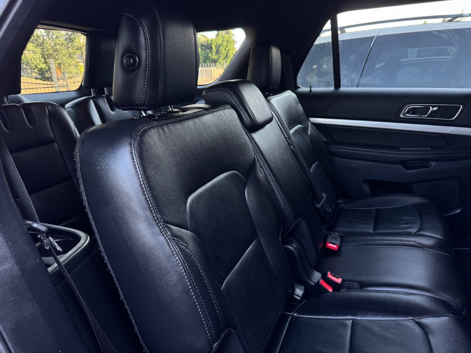 Used 2017 Ford Explorer XLT w/ Equipment Group 202A AWD/4WD image 22