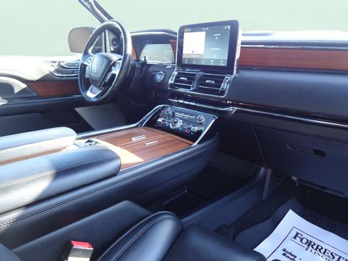 Used 2019 Lincoln Navigator Reserve image 33