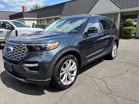 Used 2023 Ford Explorer Platinum w/ Technology Package AWD/4WD image 3