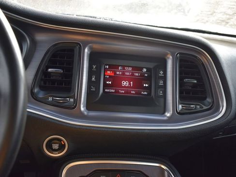 Used 2016 Dodge Challenger SXT image 17