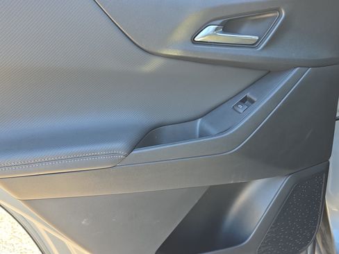 Used 2025 Chevrolet Equinox LT AWD/4WD image 13