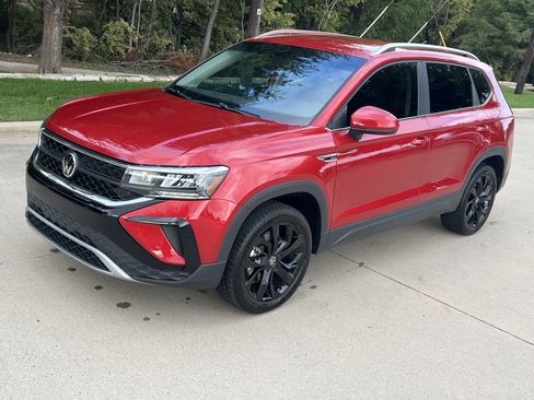 Certified 2022 Volkswagen Taos SE image 5