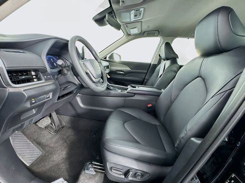 New 2026 Toyota Grand Highlander XLE image 14
