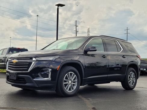 Used 2023 Chevrolet Traverse LT image 8