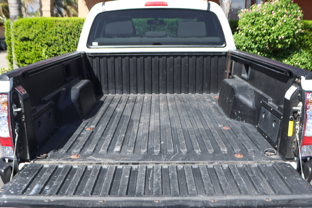 Used 2011 Toyota Tacoma 4x4 Double Cab w/ SR5 Pkg #2 w/JBL Audio image 8