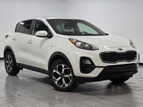 Used 2020 Kia Sportage LX image 2