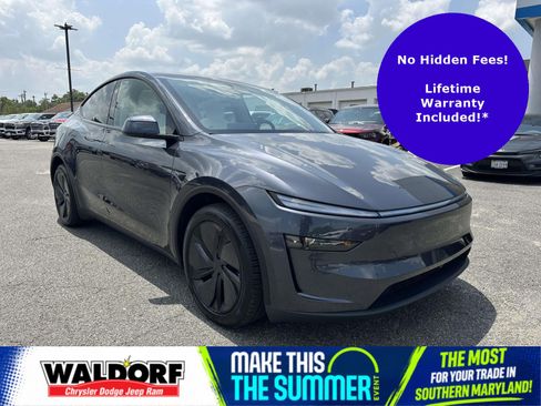Used 2026 Tesla Model Y AWD image 1