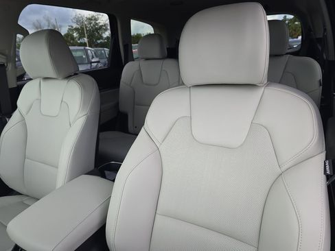 New 2025 Kia Telluride S image 22