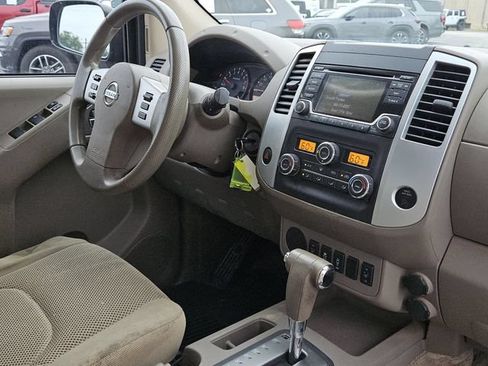 Used 2015 Nissan Frontier SV w/ SV Value Truck Package RWD image 31