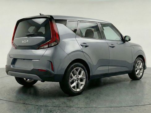 Used 2025 Kia Soul LX w/ LX Technology Package FWD image 9