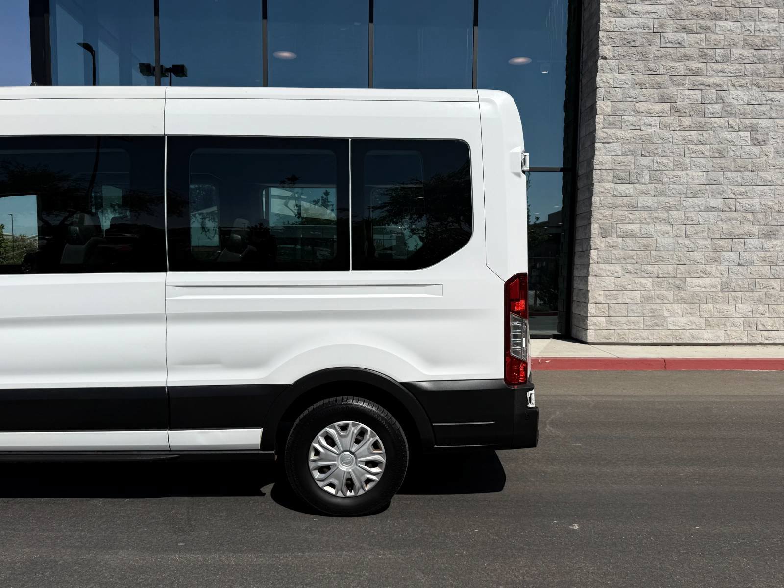 Used 2021 Ford Transit 350 XLT RWD image 10