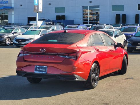 Used 2021 Hyundai Elantra SEL FWD image 4