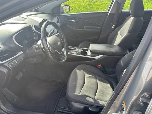 Used 2017 Chevrolet Volt LT w/ Comfort Package FWD image 10
