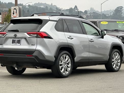 Used 2019 Toyota RAV4 XLE Premium image 2