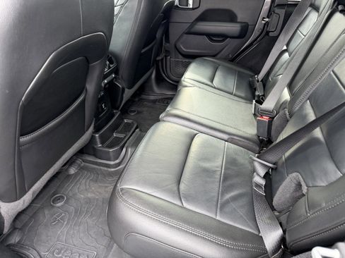 Used 2021 Jeep Wrangler Unlimited Sahara AWD/4WD image 18